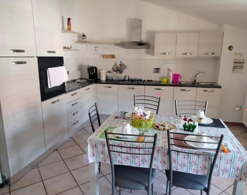 B&B Via Roma N. 12 Valfabbrica Eksteriør bilde